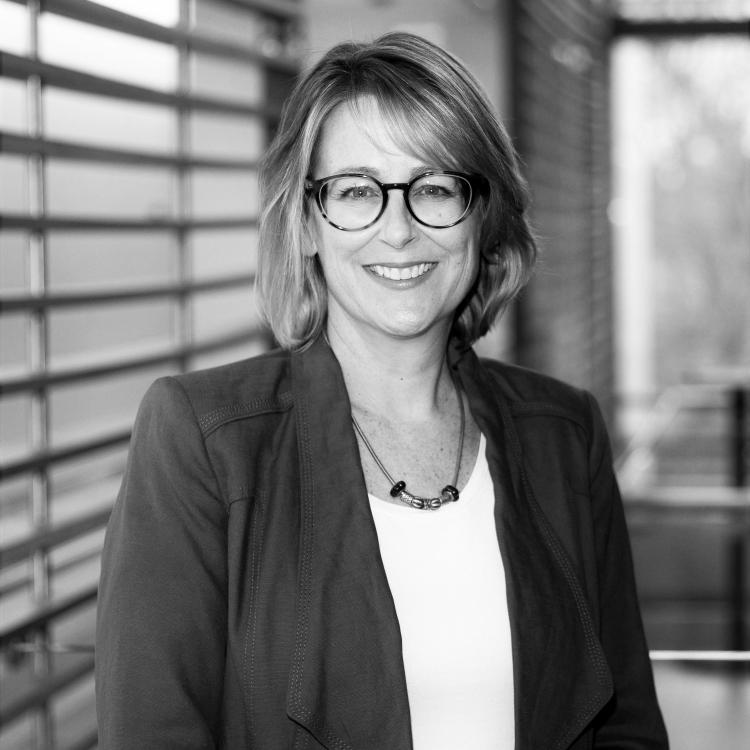 Dr.  Melanie Jaeger