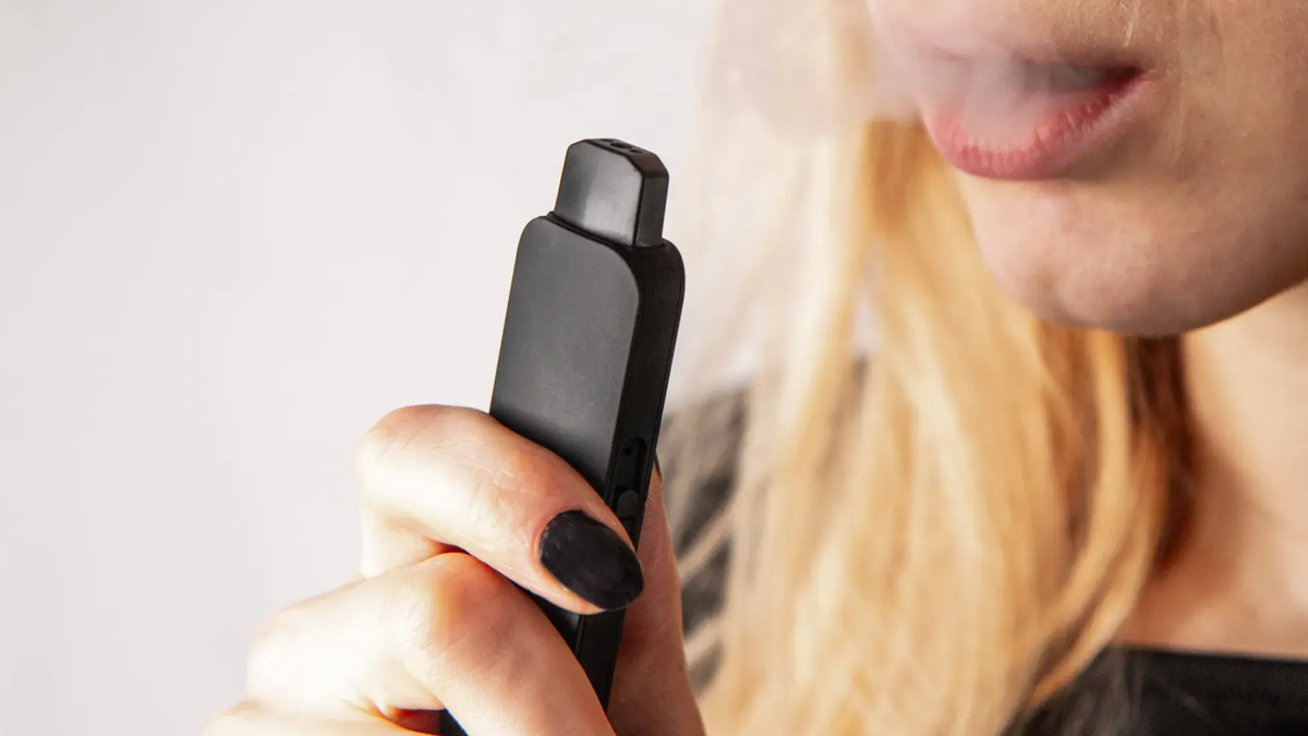 A person vaping