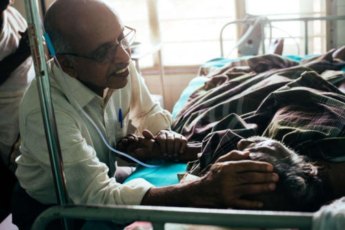 Doctor helps patient in Kerala