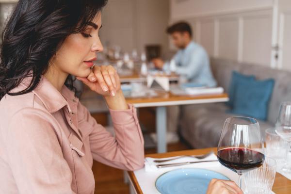 Queen’s research challenges health guidelines for women and alcohol