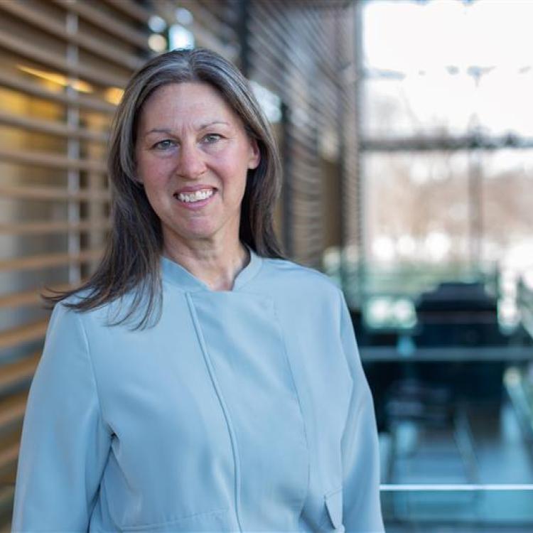 Dr.  Stephanie Nixon